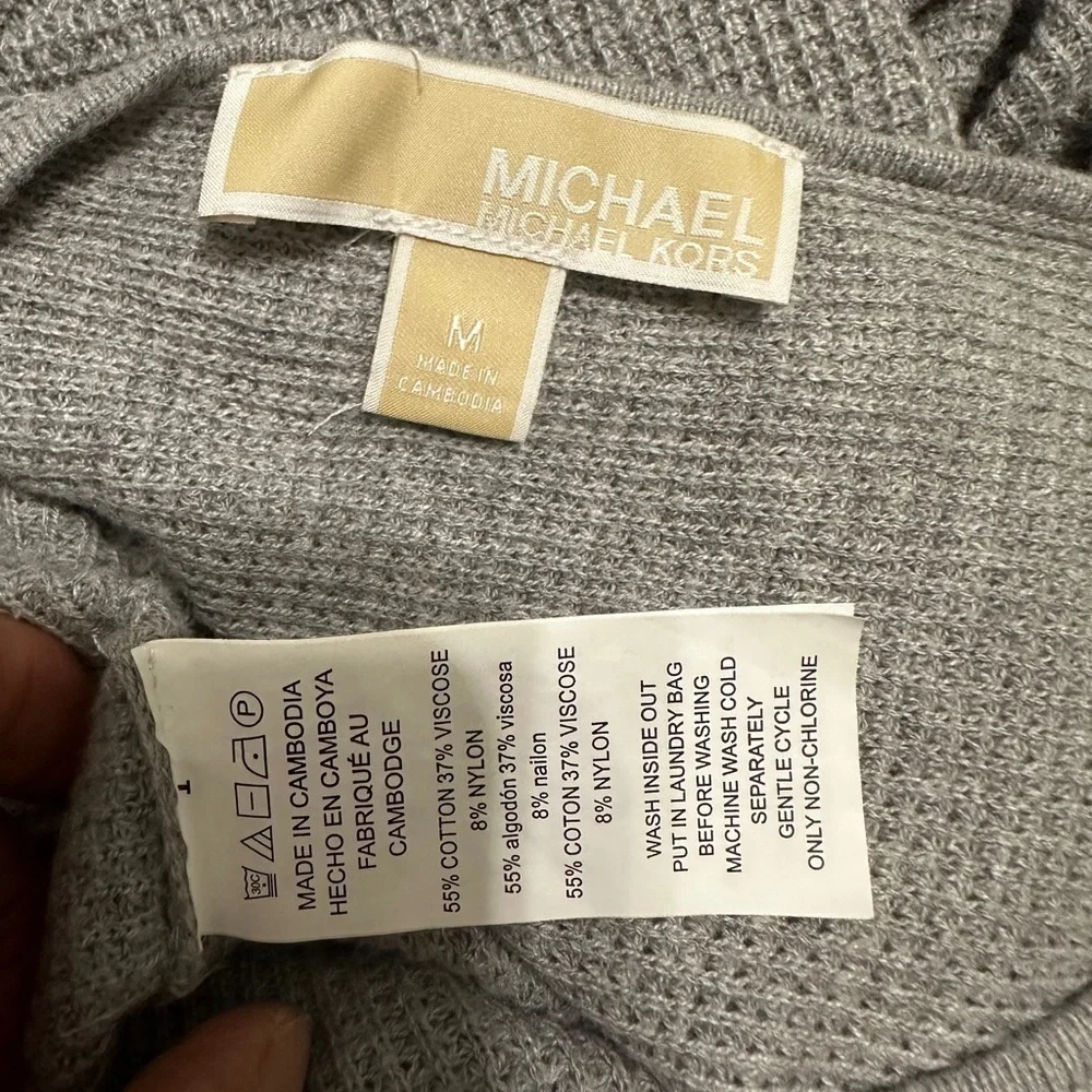 #20)   Michael Kors lightweight sweater with button point Size medium excellent.